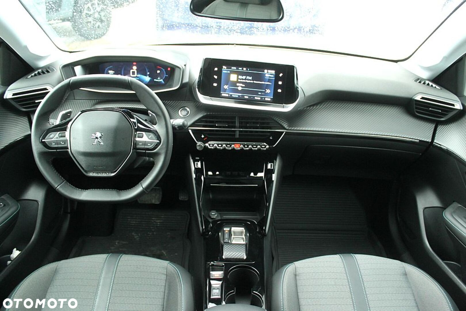 Peugeot 208 - 14