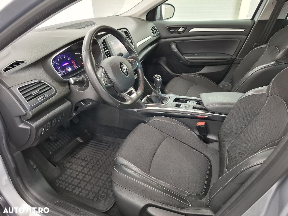 Renault Megane TCe 140 GPF Techno - 11