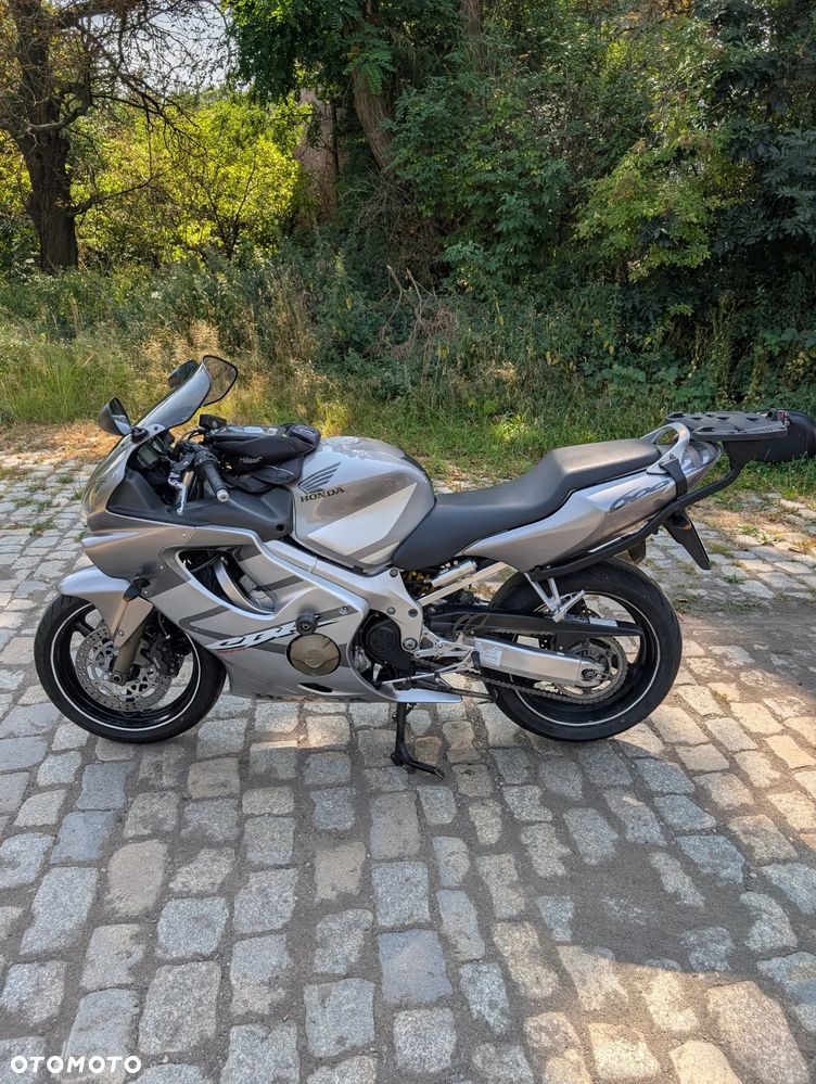 Honda CBR - 3