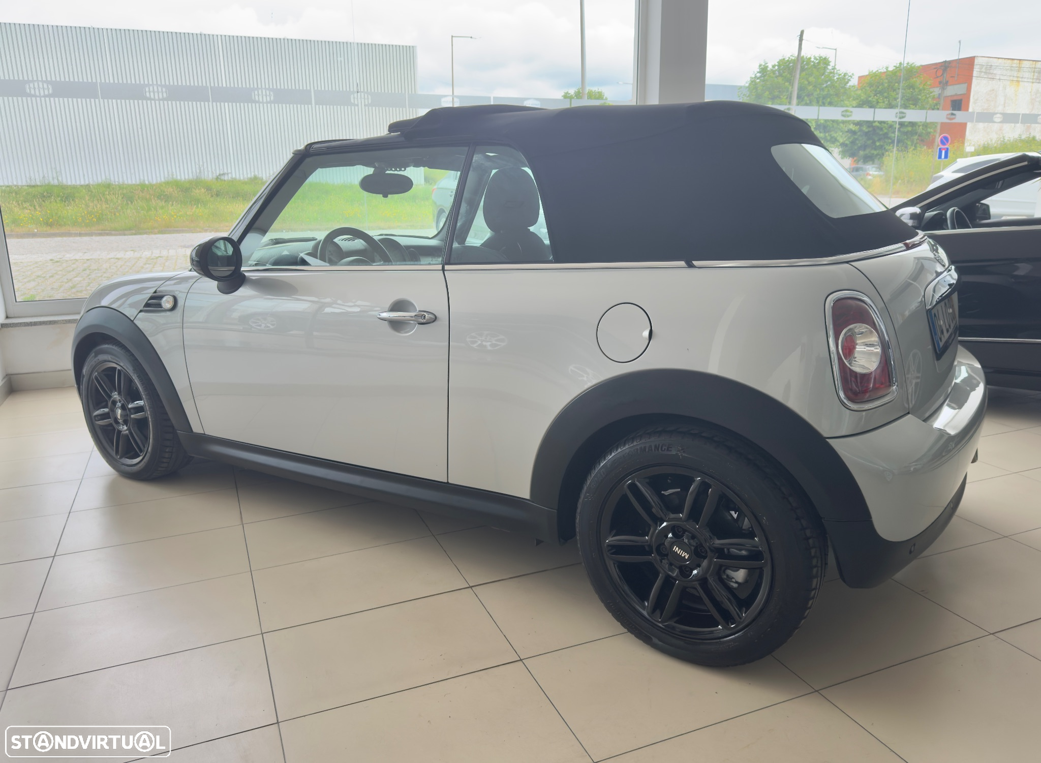 MINI Cabrio Cooper D - 10