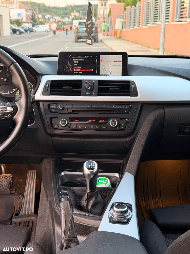 BMW Seria 3 320d - 13