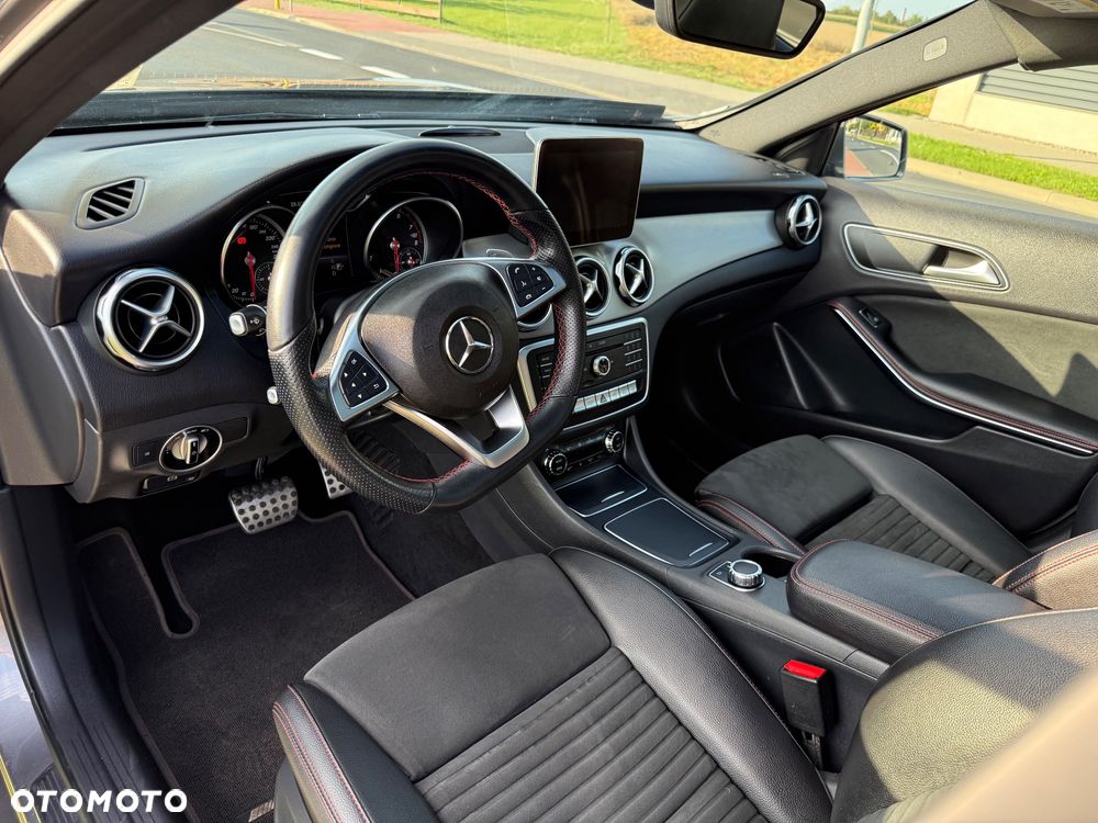 Mercedes-Benz GLA 200 7G-DCT AMG Line - 25