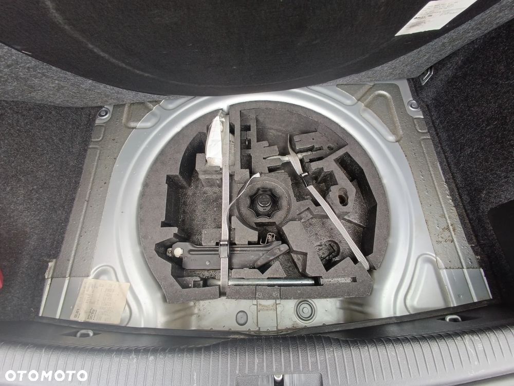 Volkswagen Golf 1.6 FSI United - 15