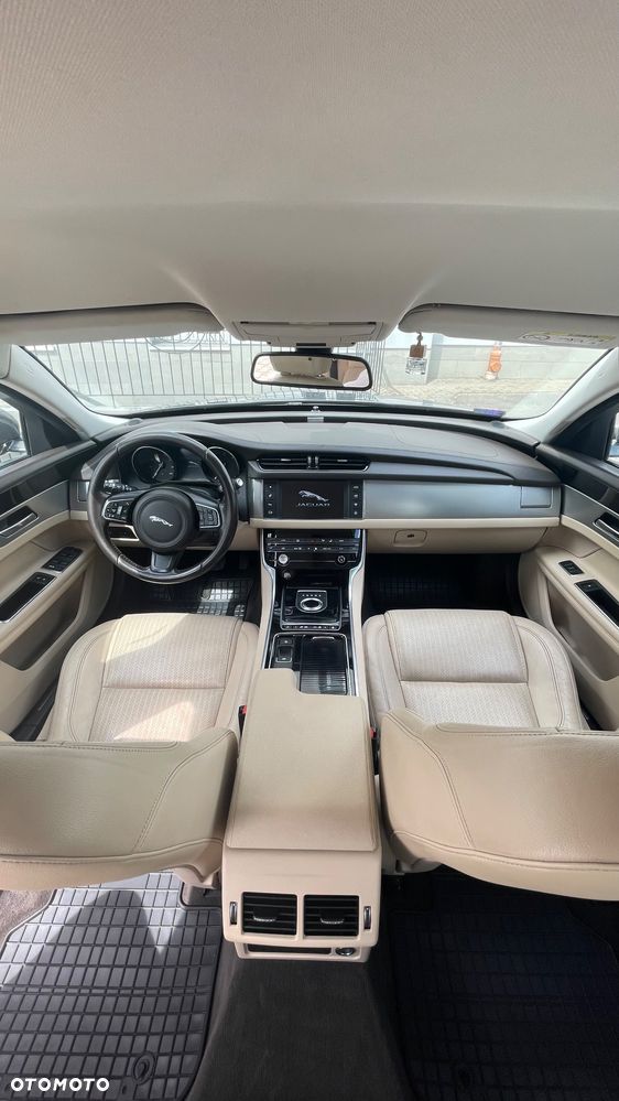 Jaguar XF 2.0 i4D Prestige - 9