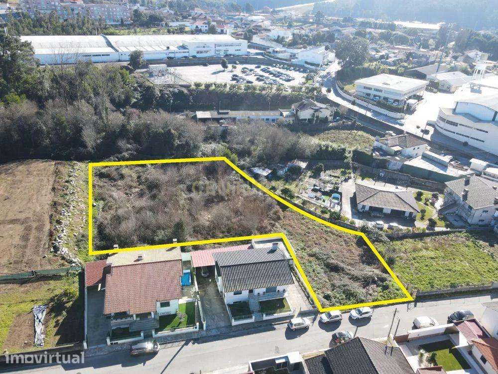 Oportunidade Imperdível: Terreno com Viabilidade de Construção em uma - Grande imagem: 3/5