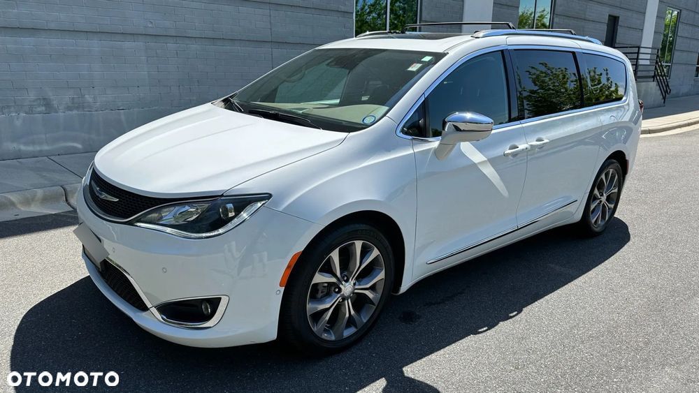 Chrysler Pacifica - 1