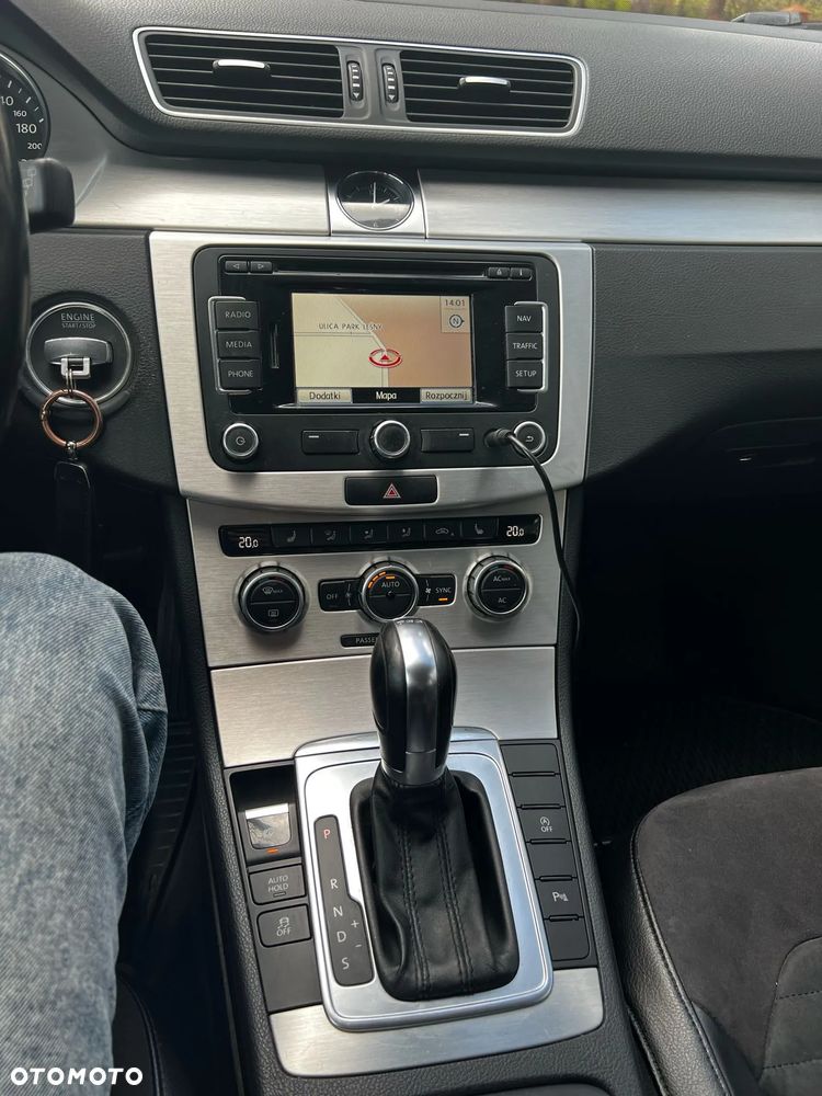 Volkswagen Passat Variant 2.0 TDI DSG BlueMotion Technology Highline - 8