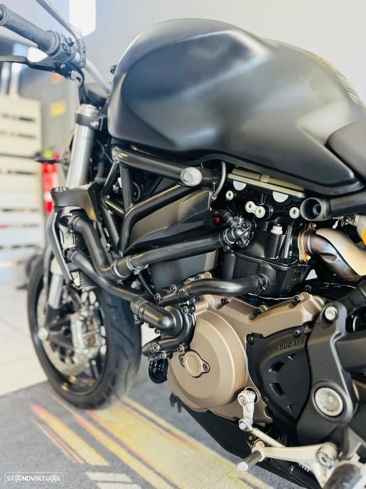 Ducati Monster - 10
