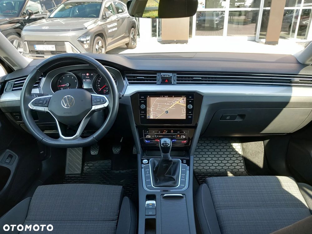 Volkswagen Passat 1.5 TSI EVO Business - 10