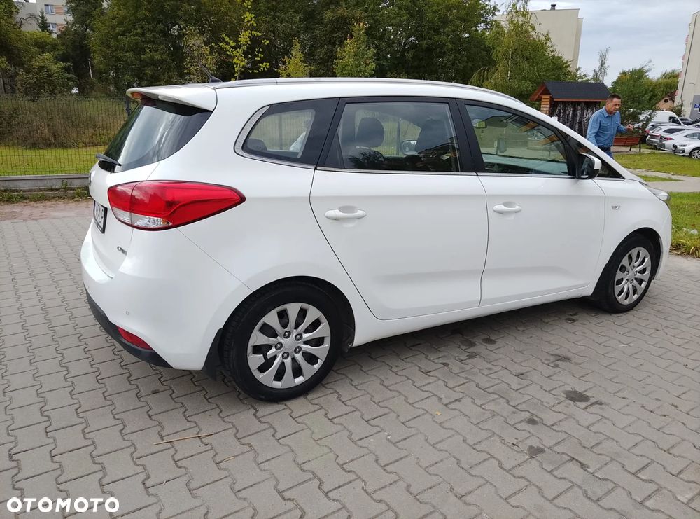 Kia Carens - 17