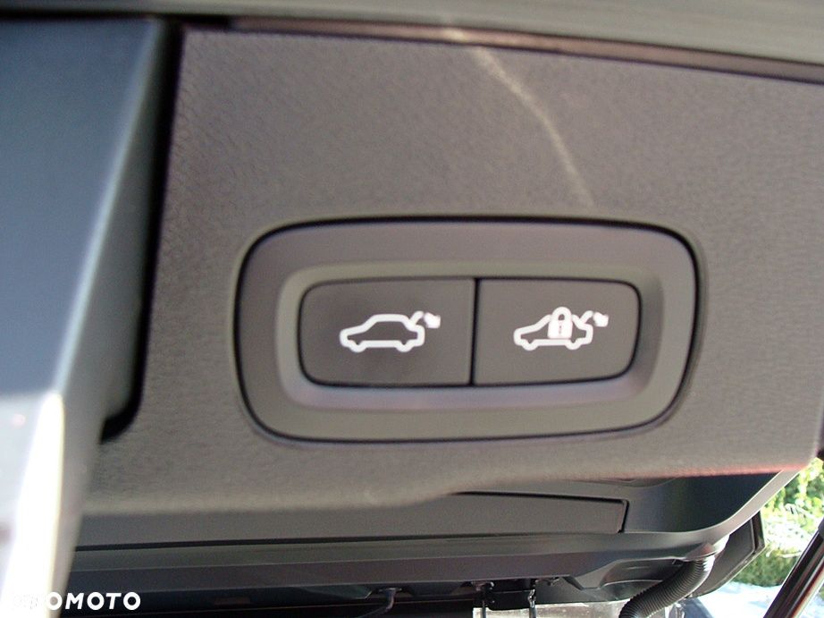 Volvo XC 60 B4 D Ultimate Dark - 29