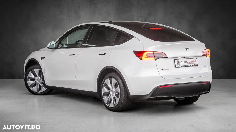 Tesla Model Y Long Range Dual Motor AWD - 4