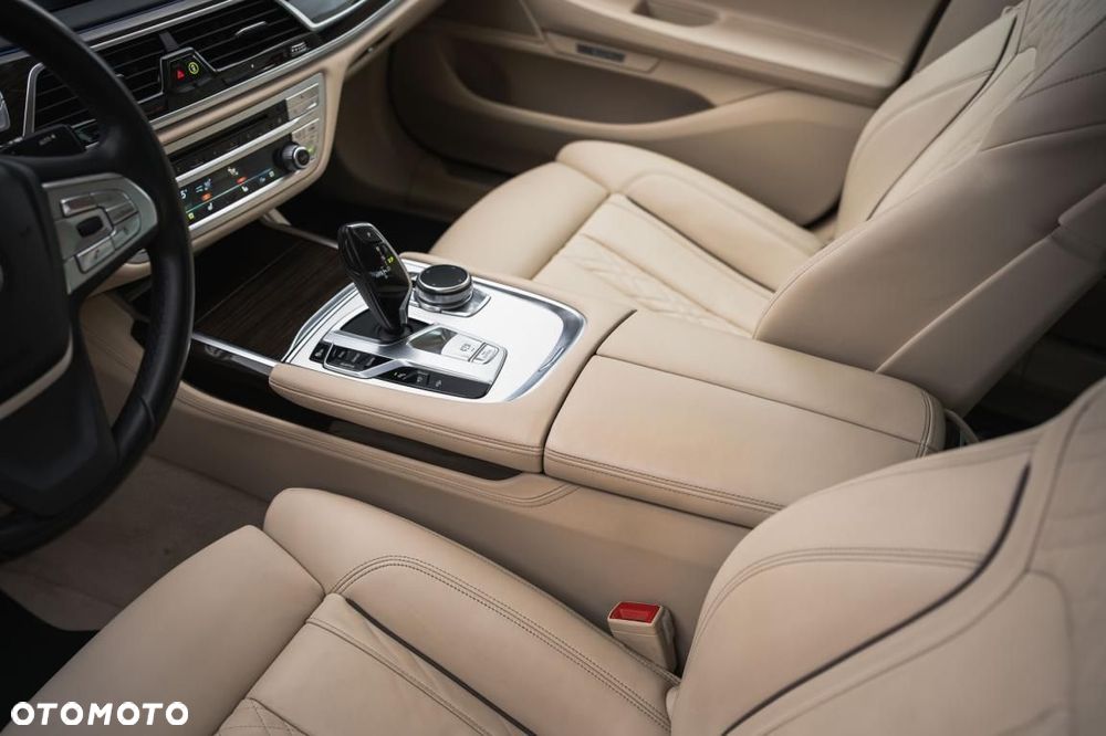 BMW Seria 7 - 33