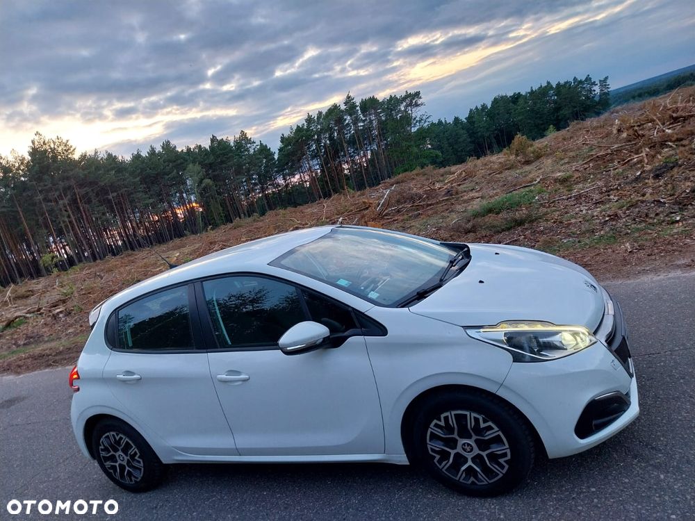 Peugeot 208 - 25