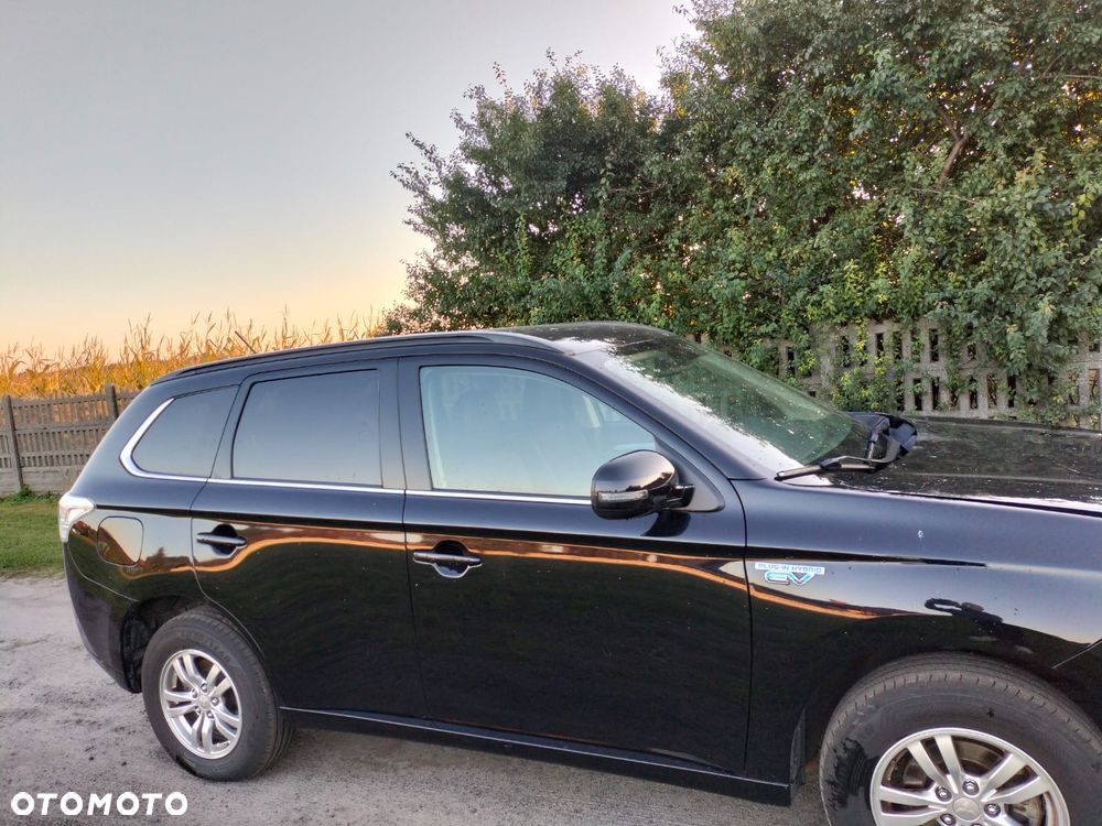 Mitsubishi Outlander 2.0 4WD Plug-In Hybrid - 4