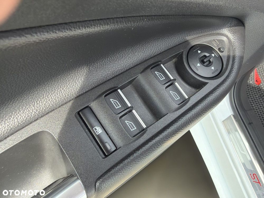 Ford Kuga - 12