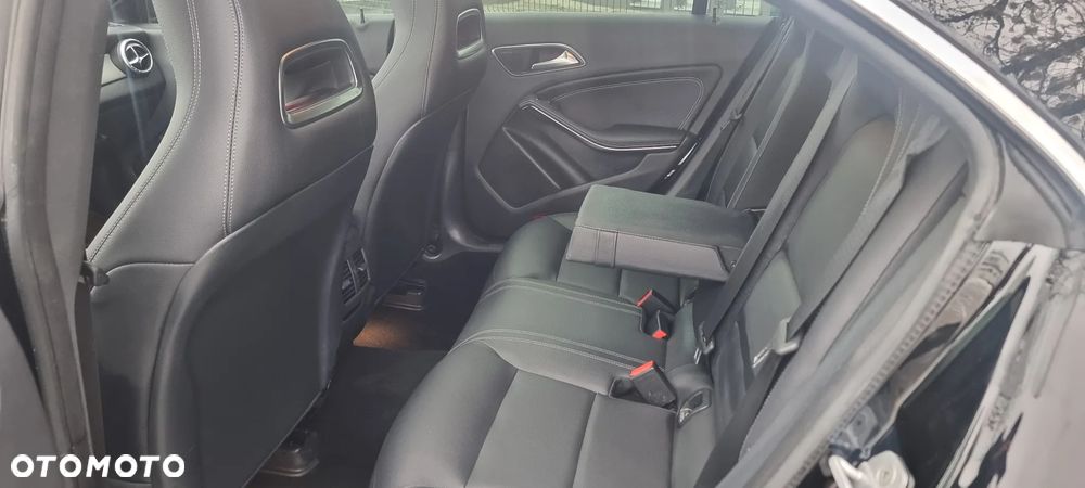 Mercedes-Benz CLA 250 4Matic 7G-DCT UrbanStyle Edition - 26