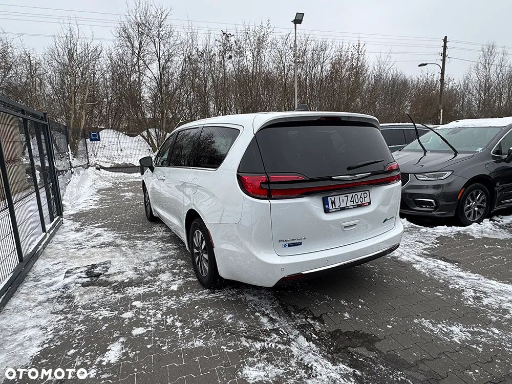 Chrysler Pacifica - 5