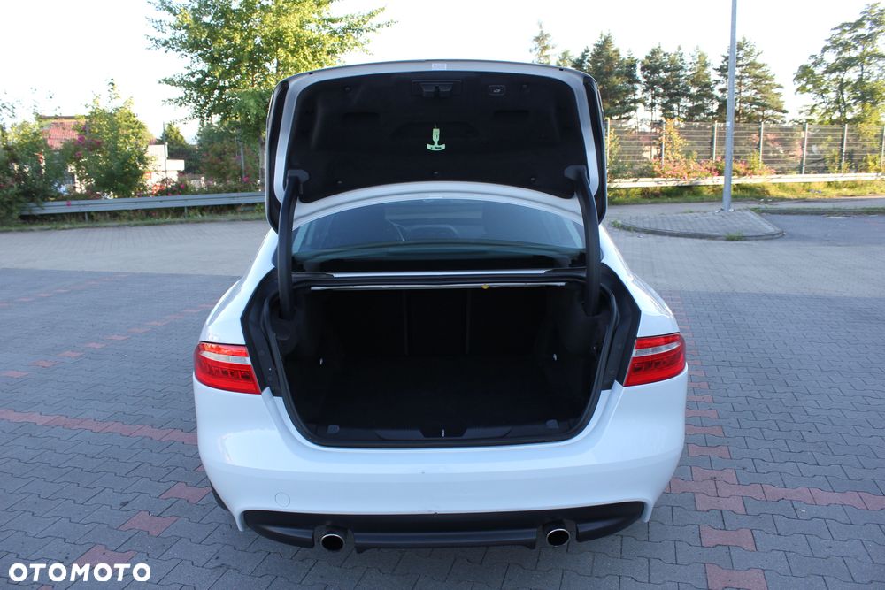 Jaguar XE S - 31