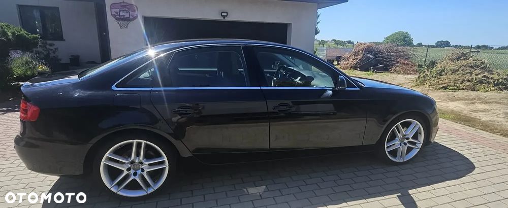 Audi A4 Limousine - 1