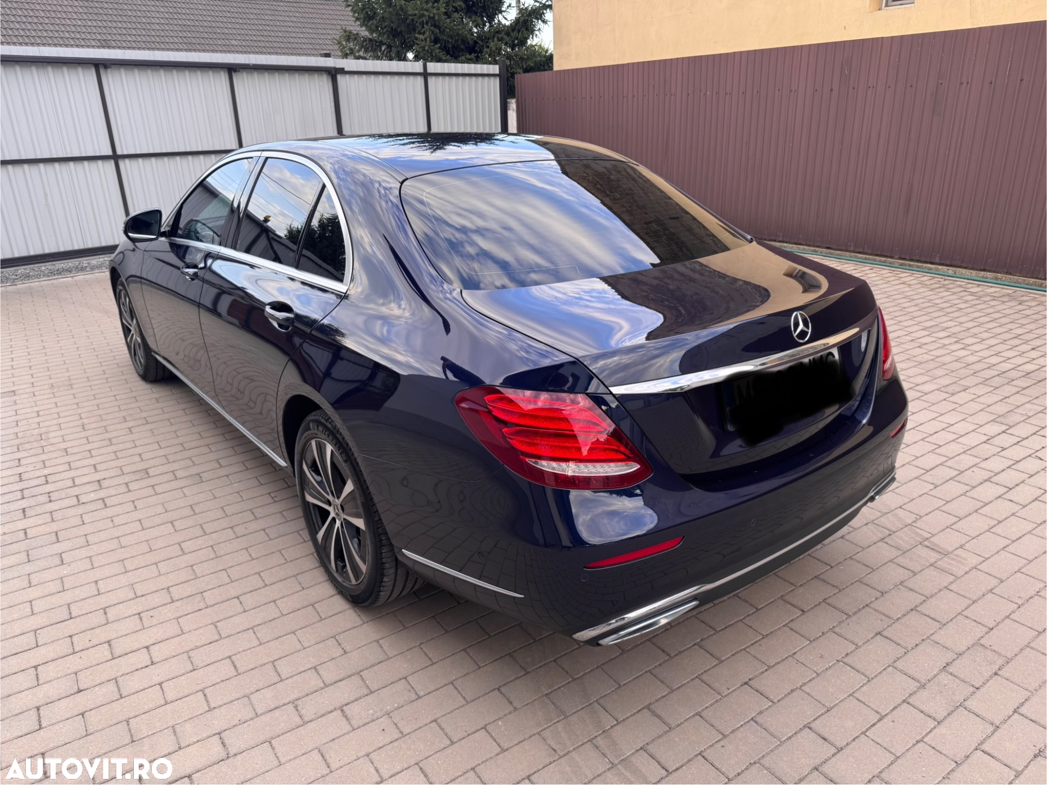 Mercedes-Benz E 220 d 4Matic 9G-TRONIC - 6