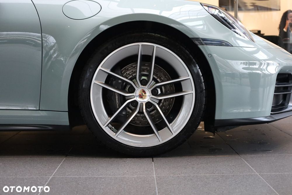 Porsche 911 Carrera - 21