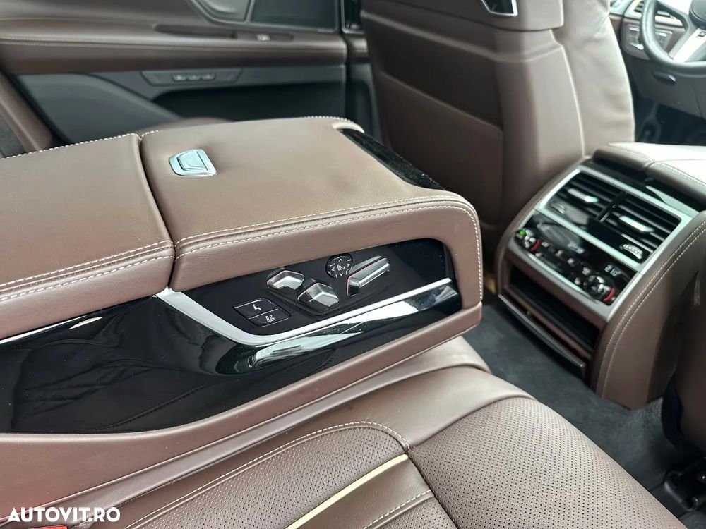 BMW Seria 7 750i xDrive - 24
