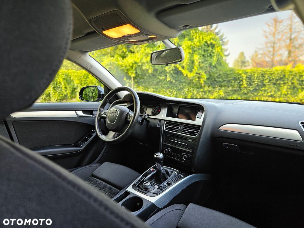 Audi A4 Limousine - 10