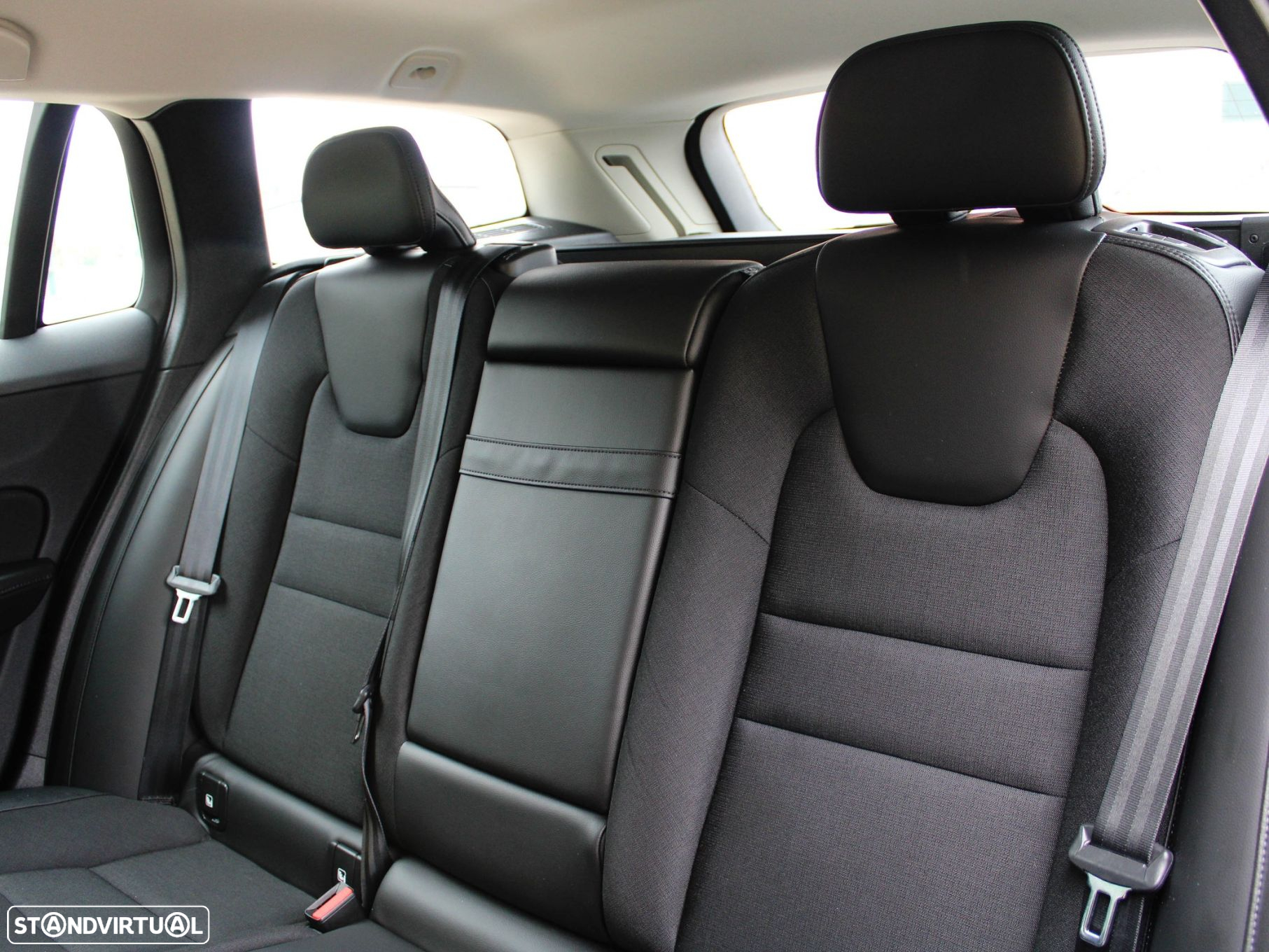 Volvo V60 2.0 D3 Momentum - 6