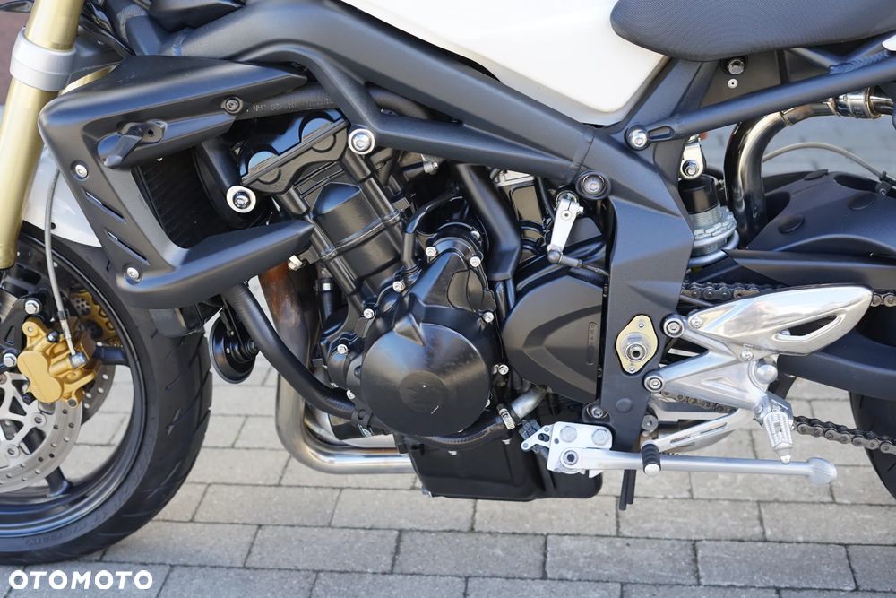 Triumph Street Triple - 27