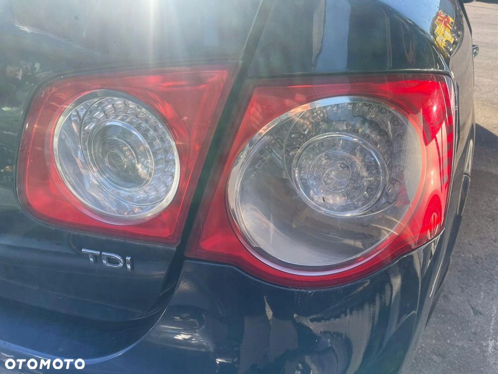 Volkswagen Jetta V Lampa tył prawa