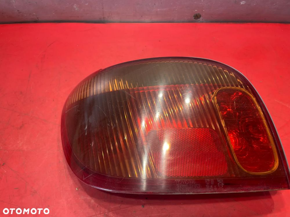 TOYOTA YARIS I lampa tylna prawa - 1