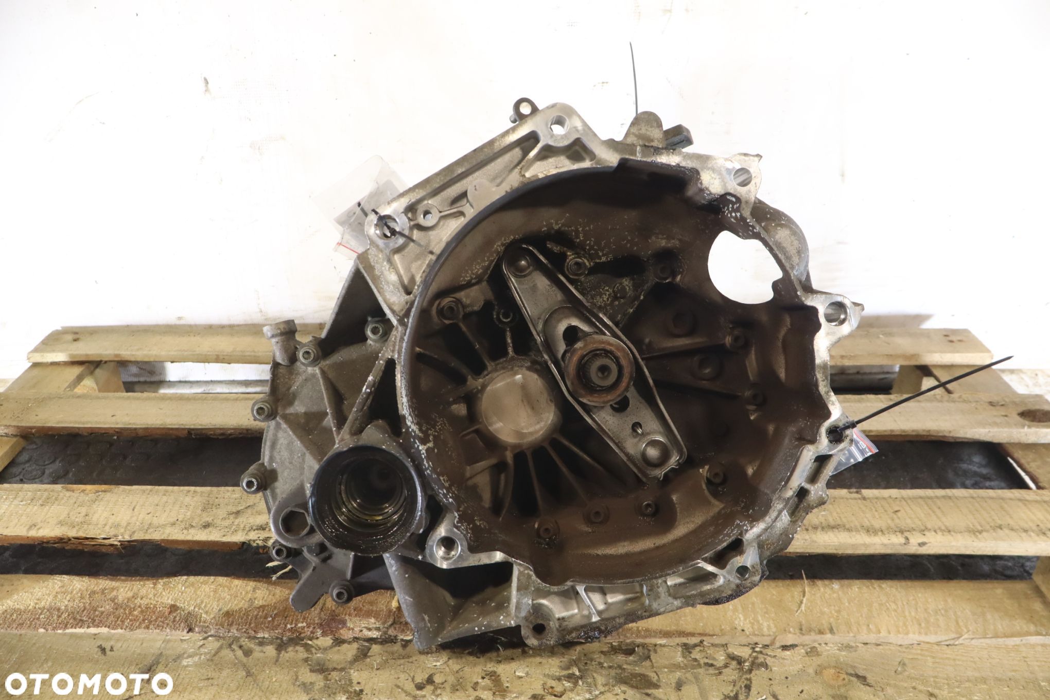 SKRZYNIA BIEGÓW 5 BIEGOWA VOLKSWAGEN GOLF V 1.6 FVH - 1
