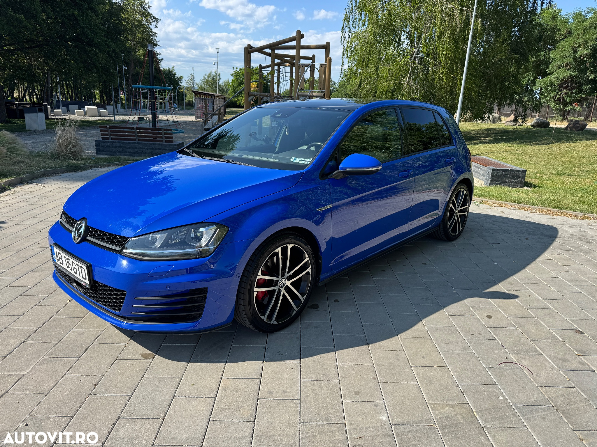 Volkswagen Golf 2.0 TDI DPF BMT DSG GTD - 2