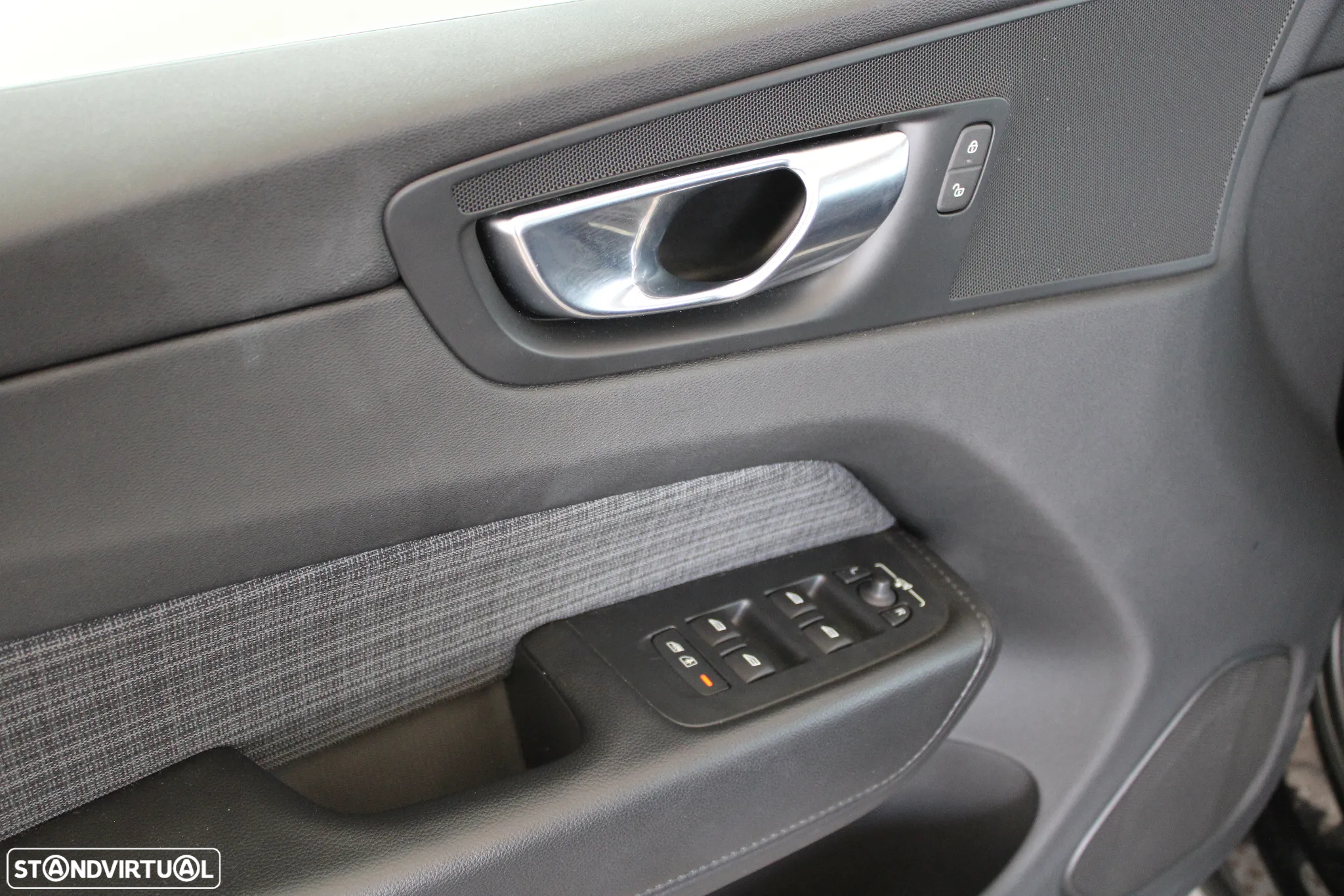 Volvo XC 60 2.0 B4 Momentum Plus - 6