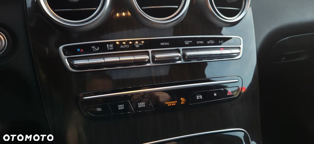 Mercedes-Benz GLC 220 d 4Matic 9G-TRONIC AMG Line - 28