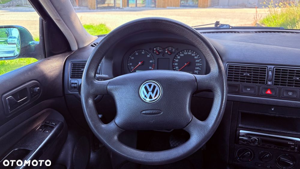 Volkswagen Golf 1.6 Comfortline - 23