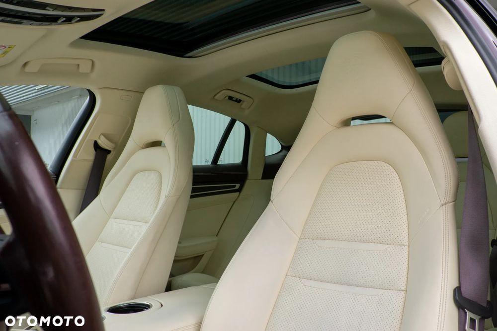 Porsche Panamera 4 Platinum Edition - 16