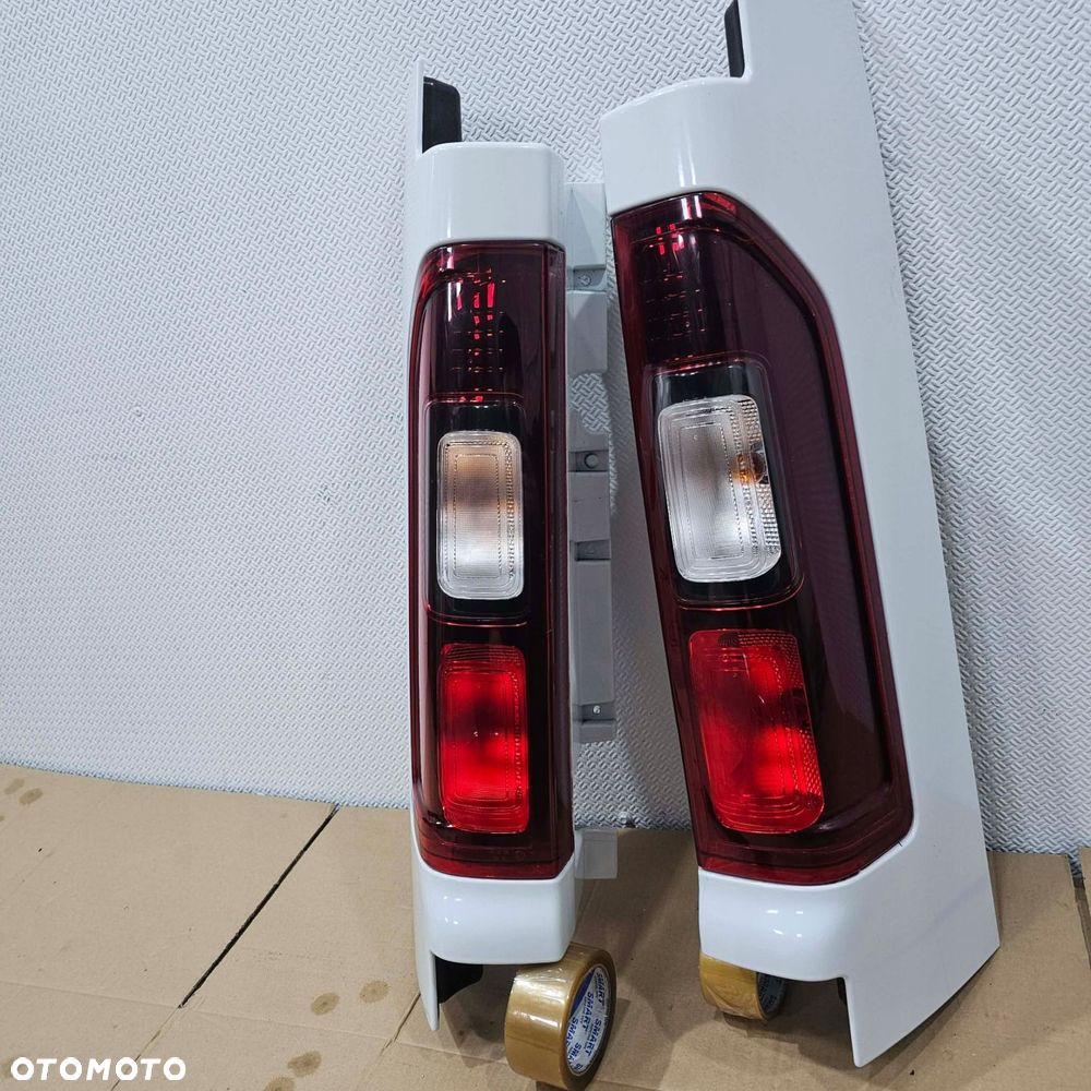renault trafic iii iv 4 lampa tył tylna lewa prawa narożnik - 5
