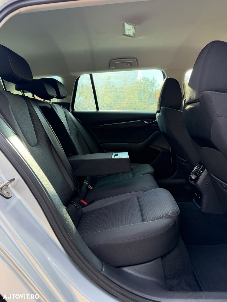 Skoda Octavia 2.0 TDI STYLE DSG - 18