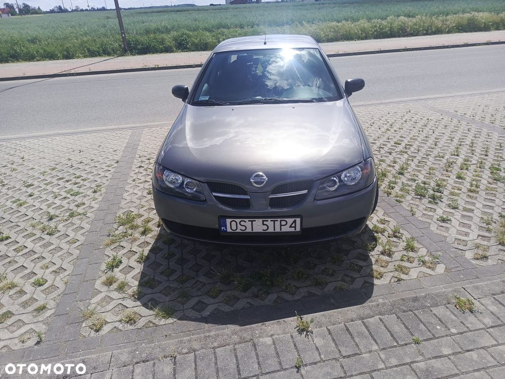 Nissan Almera 1.5 Base - 4