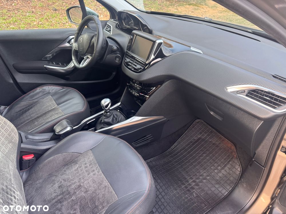 Peugeot 2008 e-HDi FAP 115 STOP & START Allure - 32