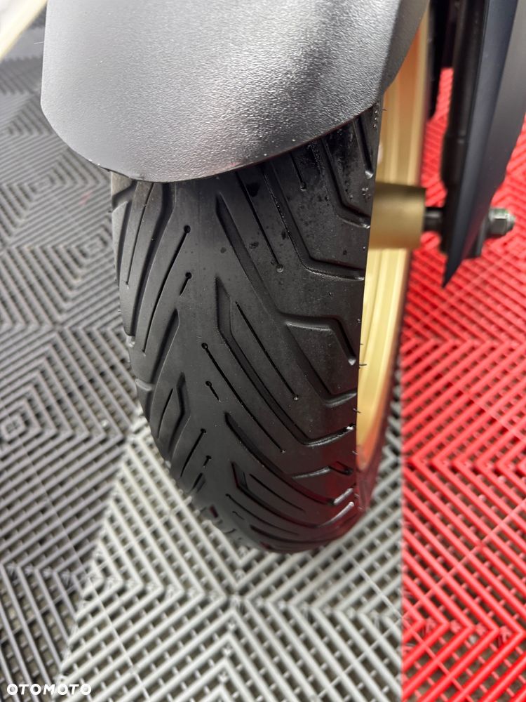 Yamaha X-max - 8
