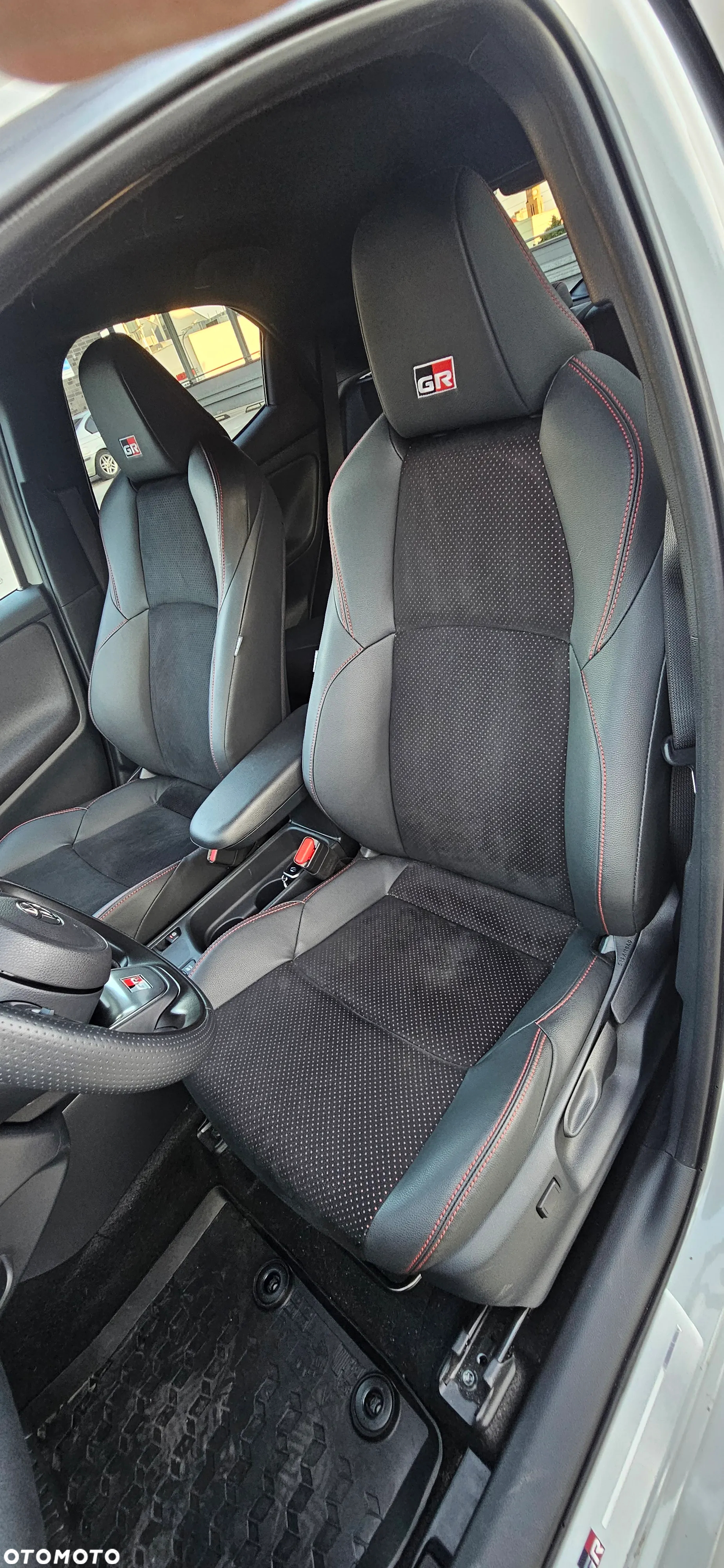 Toyota Yaris Hybrid 1.5 GR Sport - 17