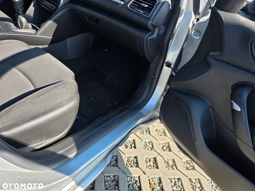 Renault Megane 1.5 Blue dCi Intens - 6