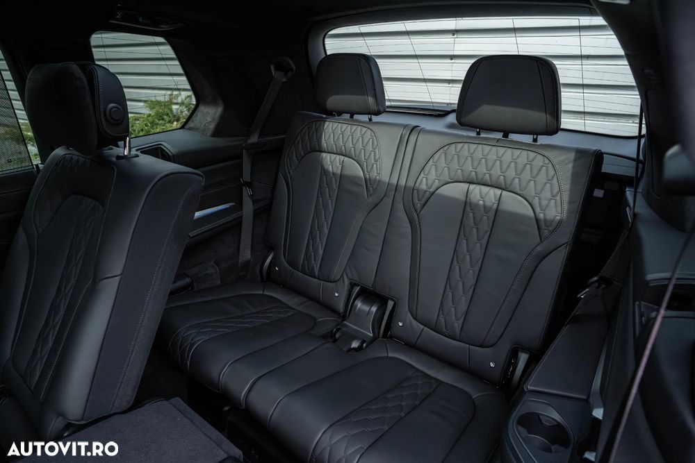 BMW X7 M60i xDrive AT MHEV - 16