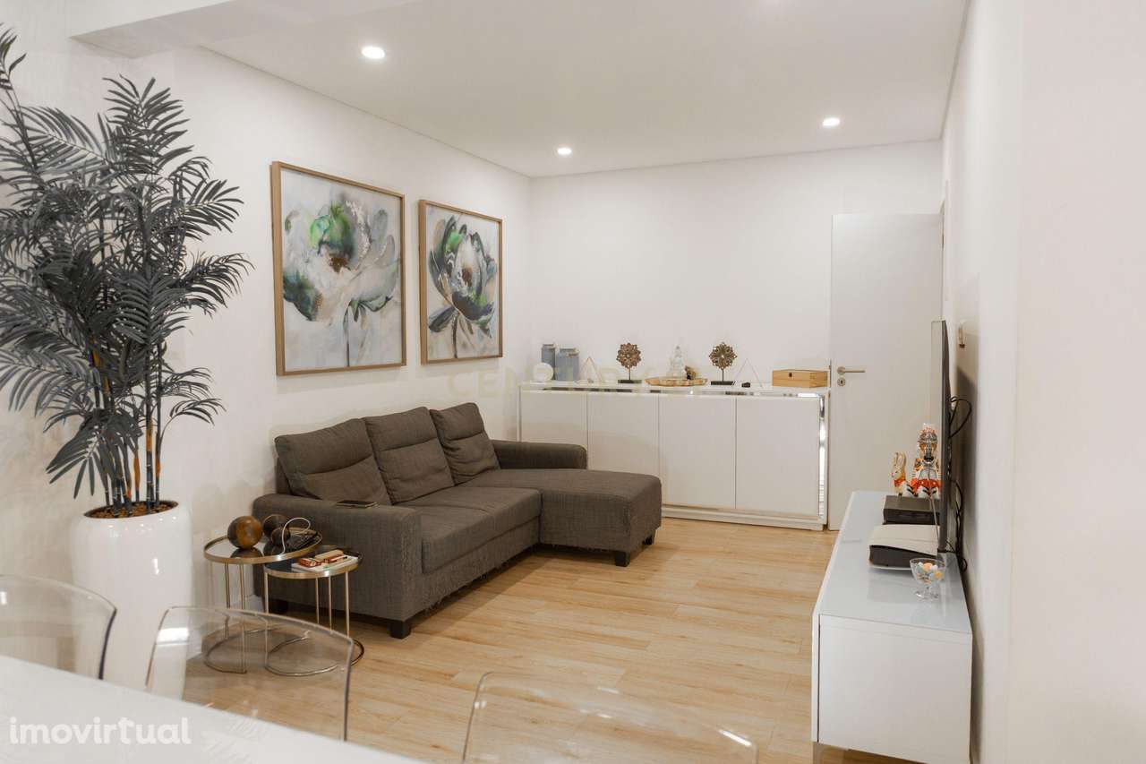 T3 Totalmente Remodelado com Vista Deslumbrante para o Rio Tejo — Caci - Grande imagem: 4/45