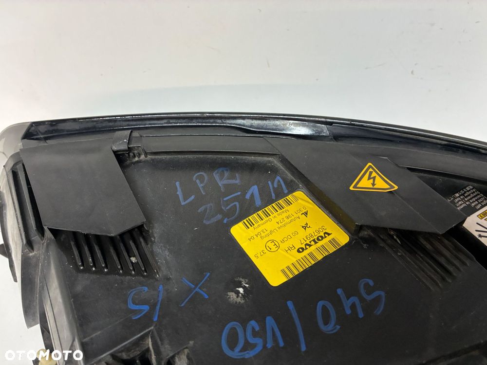 VOLVO S40 V50 LAMPA PRZÓD PRZEDNIA PRAWA  EUROPA 30678917 XENON SOCZEWKA - 10