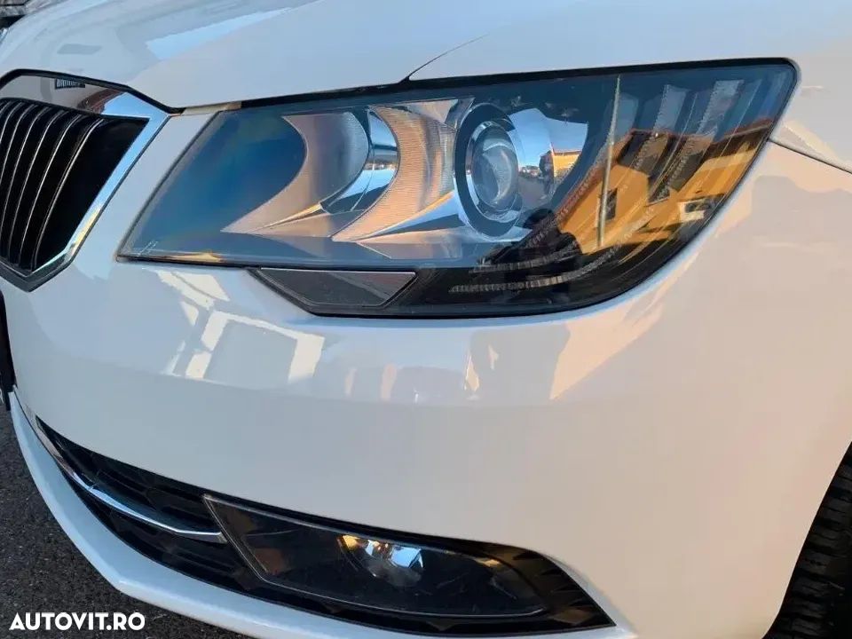 Skoda Superb 2.0 TDI DSG Elegance - 2