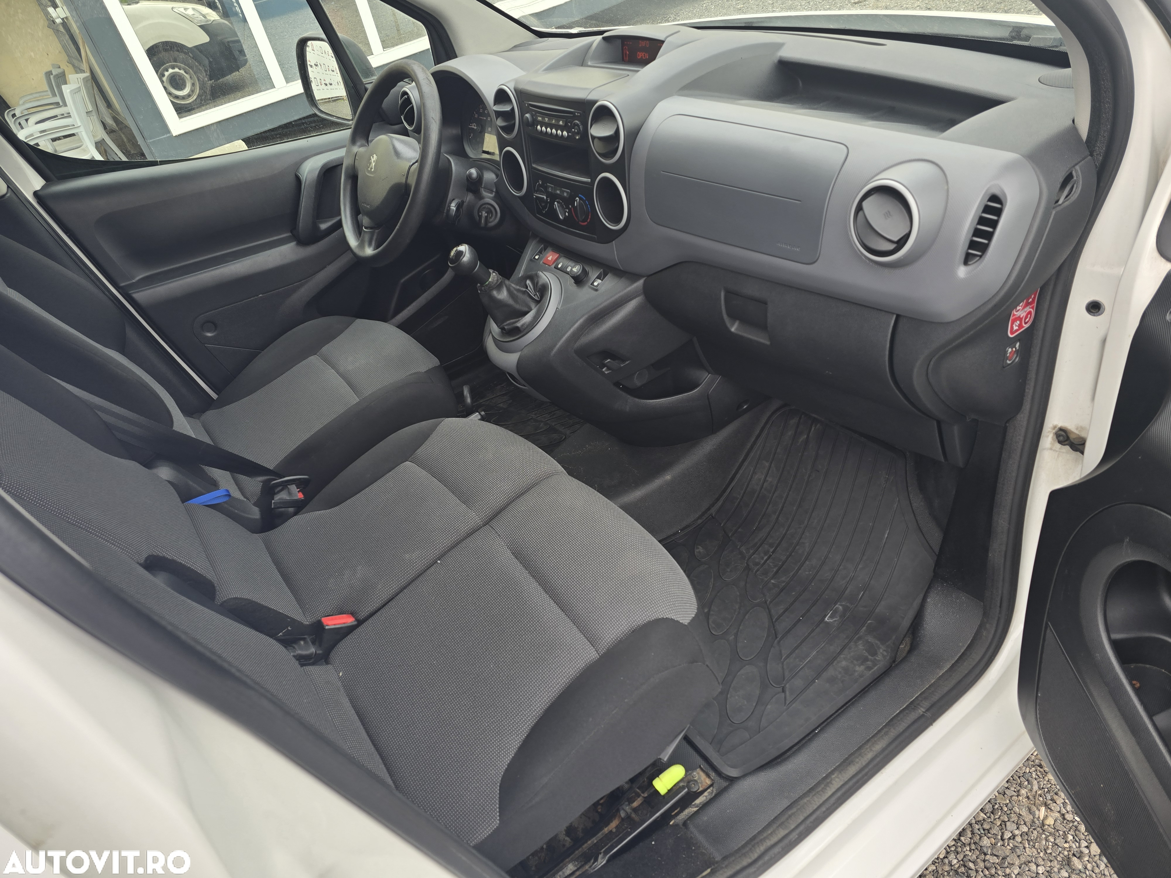 Peugeot Partner Combi 1.6 HDi 75 CP Confort FAP - 9